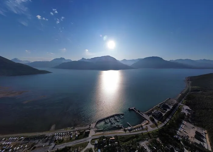 Lillian's Gjestehus, *